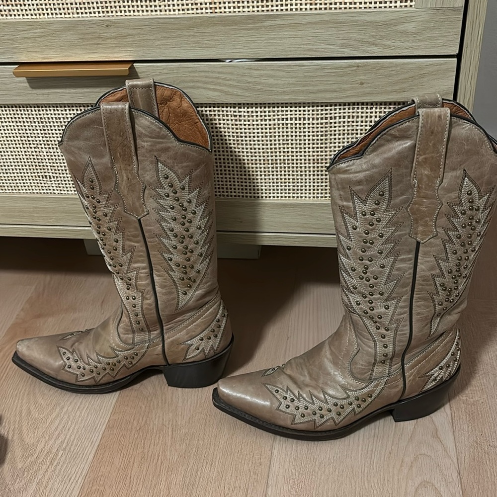 Size 5 women’s cowgirl boots